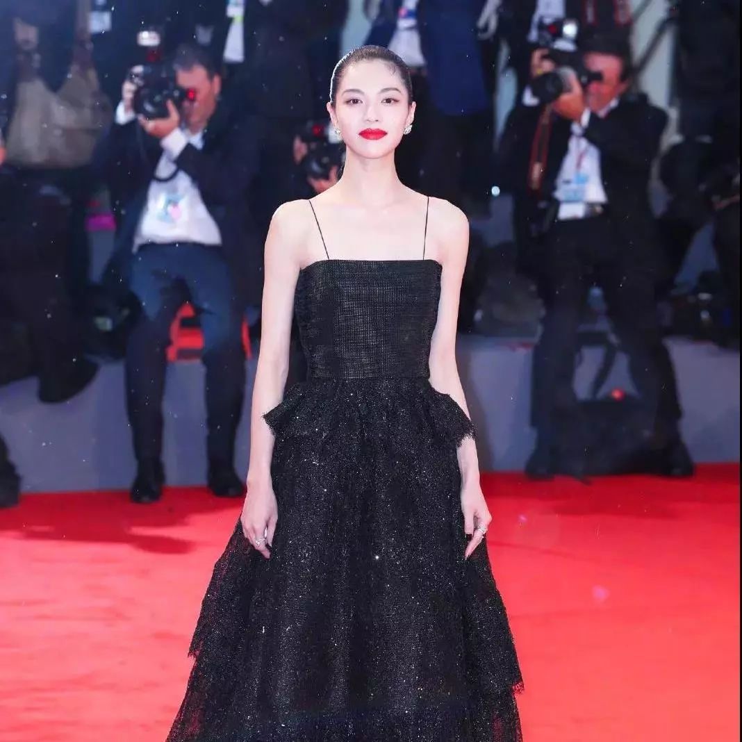 刘亦菲最美体态,如何拥有刘亦菲一样的美背