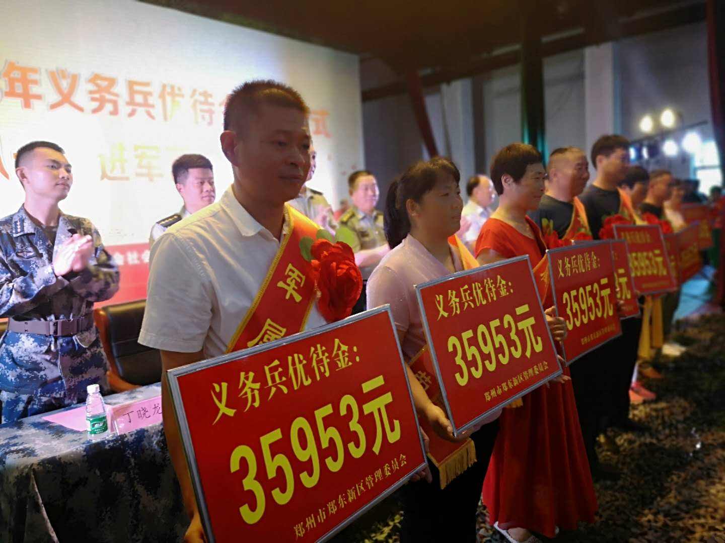 大学生当2年兵考军校有几次机会,大学生当二年义务兵到底值得吗