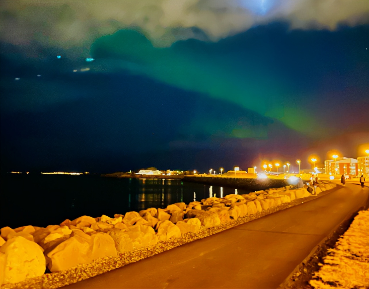 余霜冰岛,余霜冰岛极光