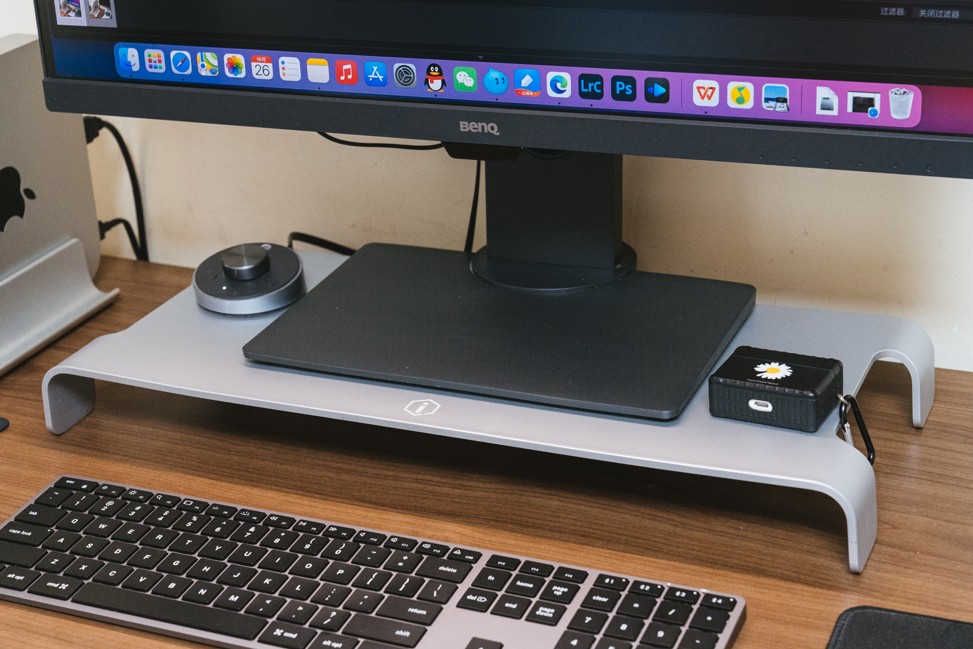 看了何同学的那条视频后……桌搭一款适合自己舒适又实用的桌子