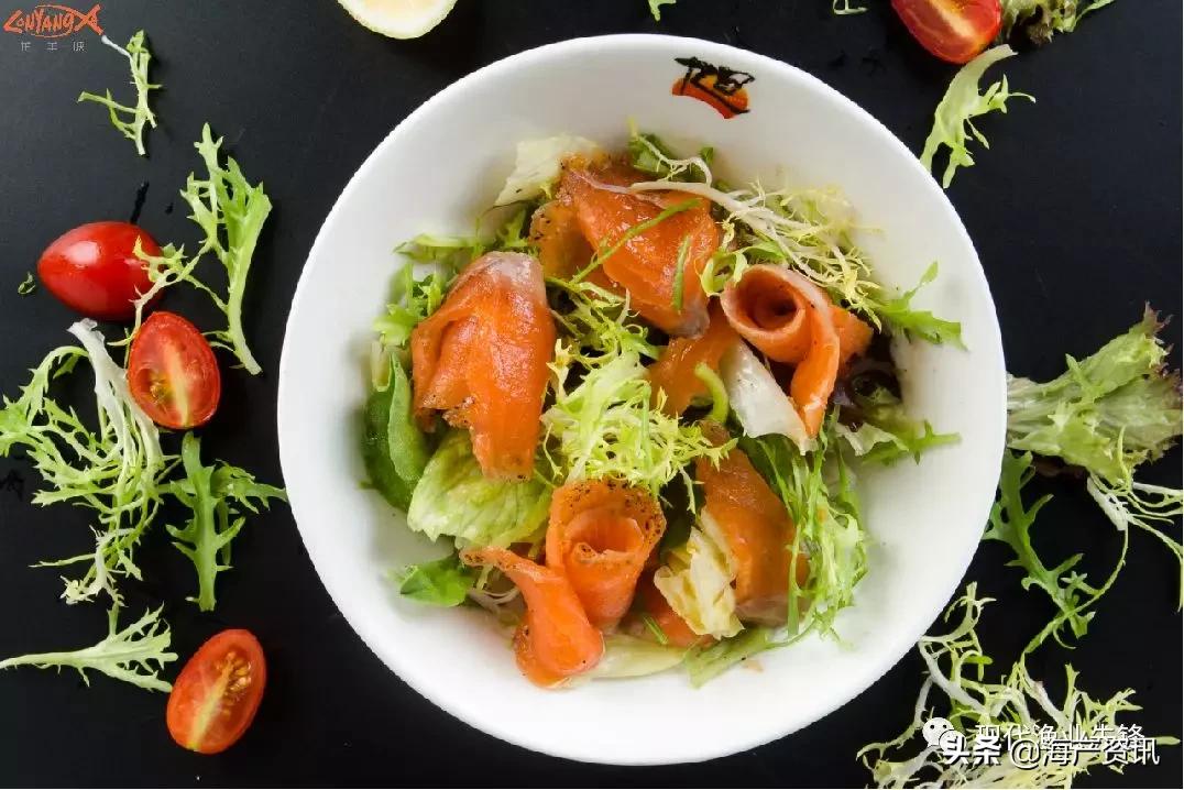 西餐三文鱼沙拉的正确吃法,西餐中三文鱼的常见做法有哪些