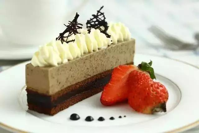 一只卡布奇诺慕斯蛋糕,卡布奇诺的慕斯蛋糕