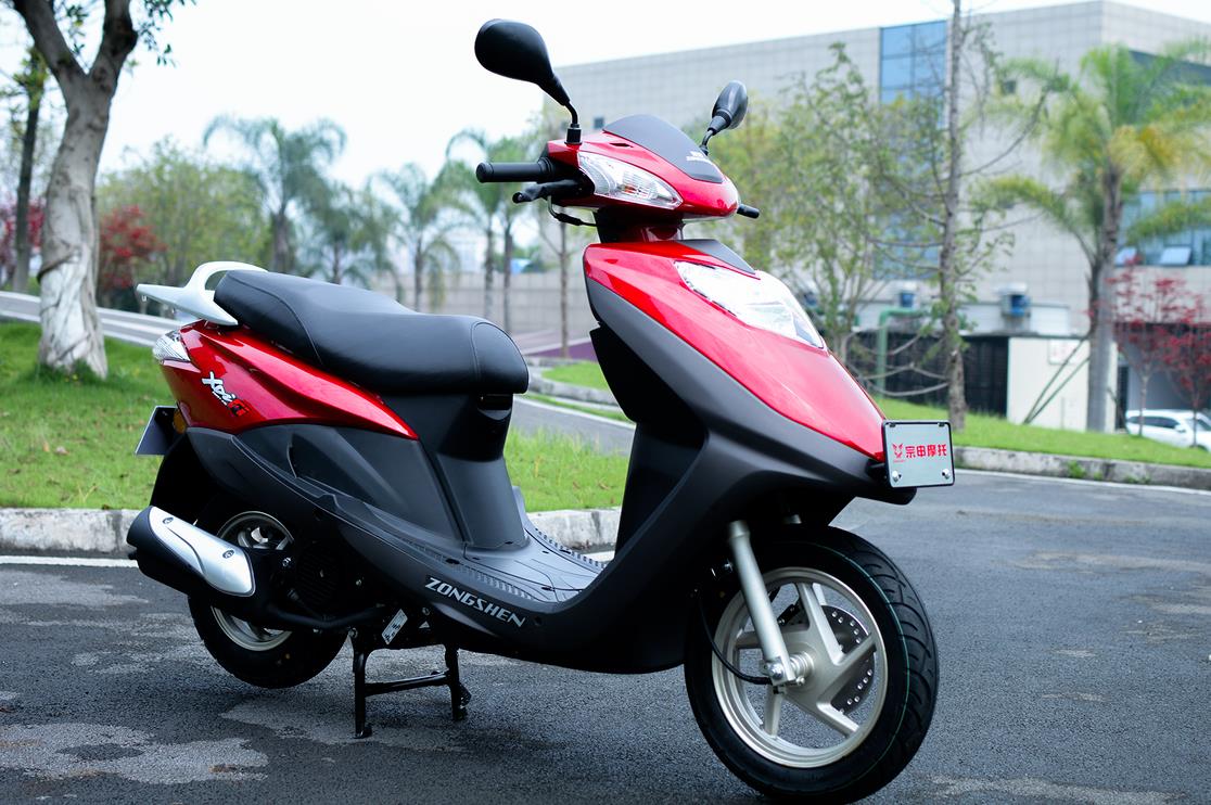 宗申踏板摩托LED大灯,宗申动力续航1000公里燃油代步车
