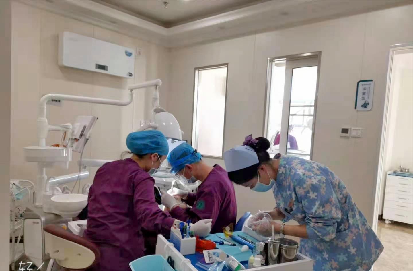 口腔护士太累了要不要坚持,口腔医生和护士哪个难