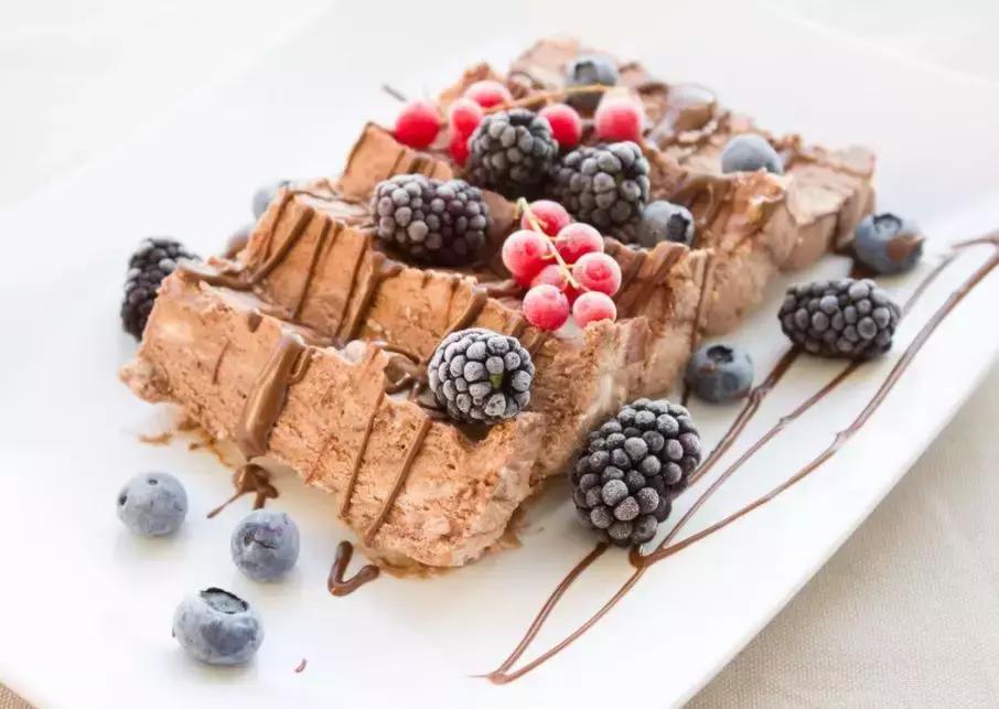 海绵蛋糕烤起来又回缩是什么原因,蛋糕烤不好