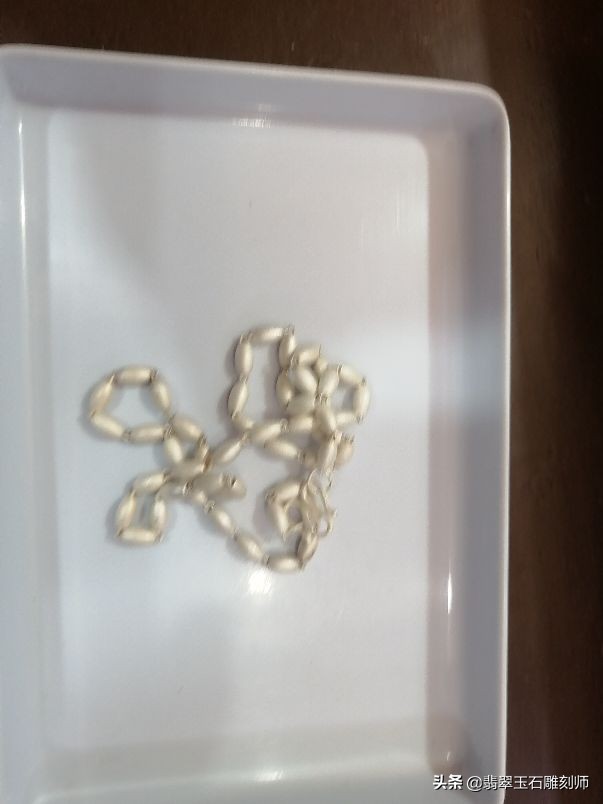 大学生暑假打工赚了6800,给母亲买礼物却被无良主播骗去买假玉