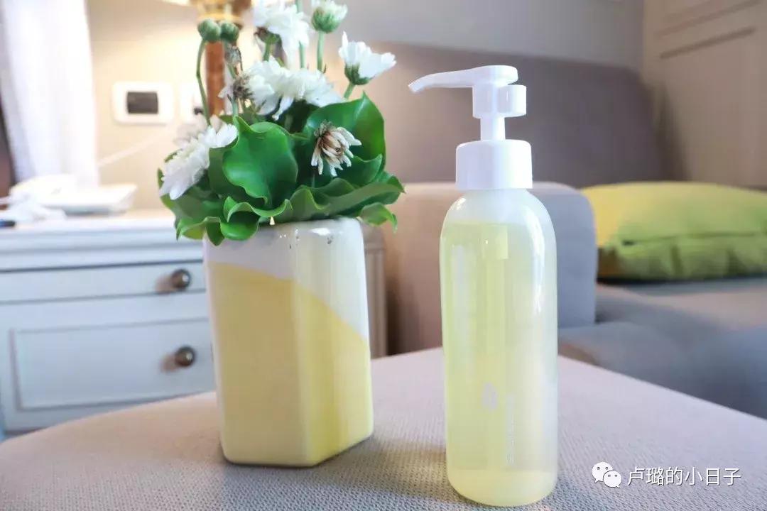 短期旅行必备化妆包是什么,出门手提袋便携女时尚化妆包