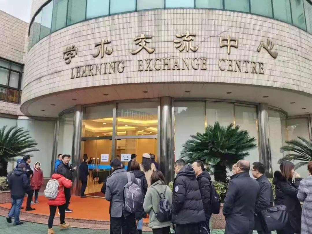 药企代表带着心脏急救药采加集采，5分钱一片，药比包装便宜了