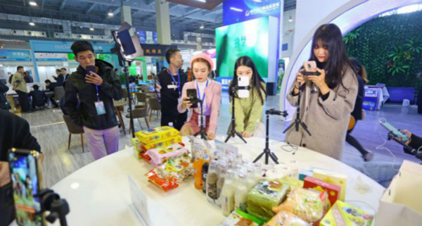 全球进口商品展世纪城,展会客商纷至沓来