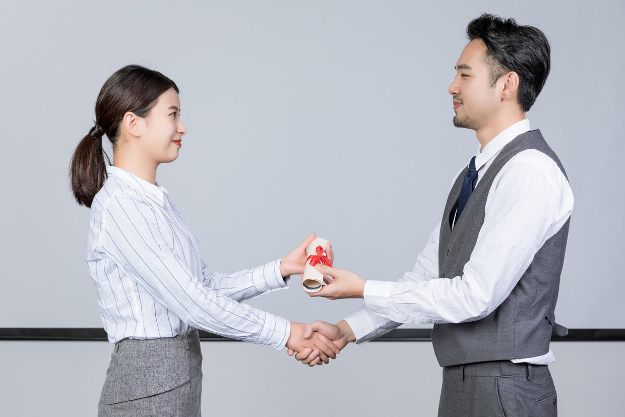 如何应对领导的刁难,面对领导的刻意刁难怎么保护自己