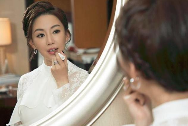 37岁潘晓婷美图,30岁潘晓婷近照