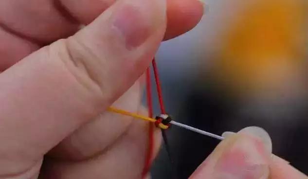 手编绳吊坠怎么打结,四股手编绳打结收尾