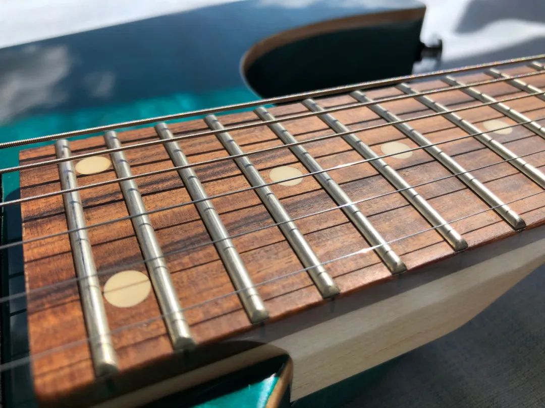 当我们谈恋爱时我们在谈些什么,电吉他的基础到底是什么