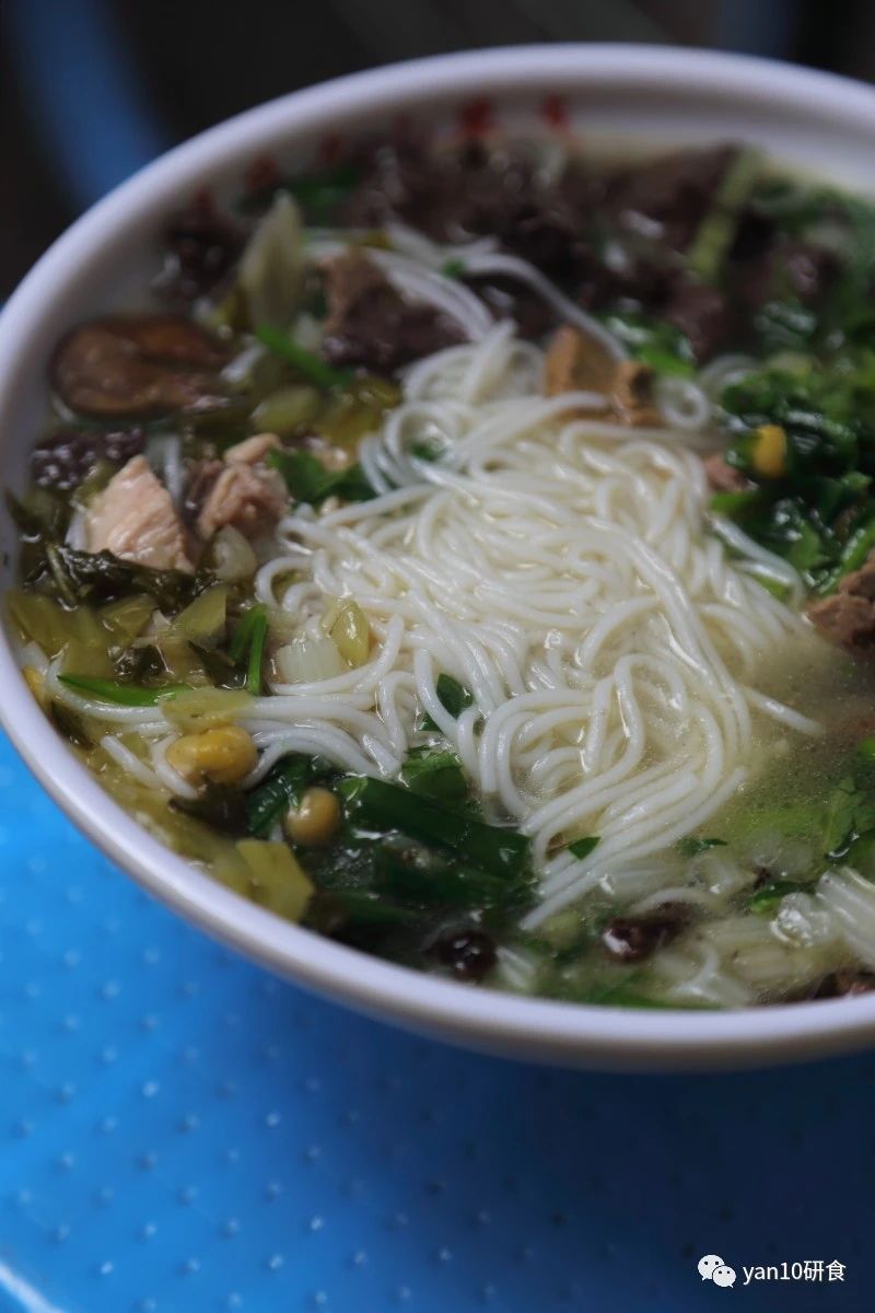 昆明滇池美食推荐菌火锅,滇池边菌子火锅