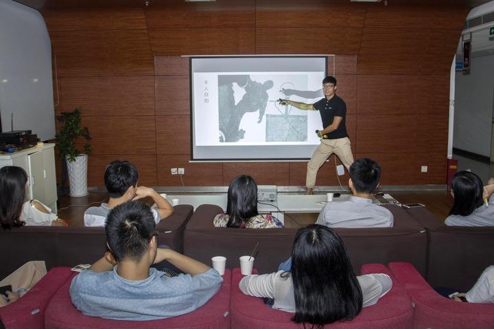 教师面试肢体动作,面试教师自我表演