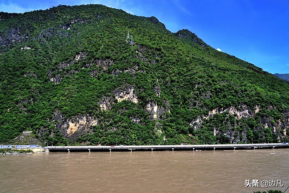 怒江大峡谷独龙江大峡谷,雅鲁藏布江大峡谷和怒江大峡谷