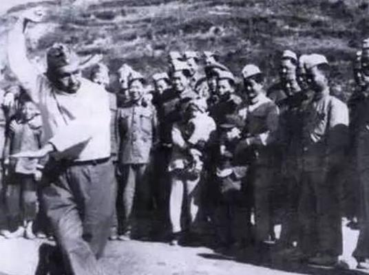 *世友许**指定要他当秘书，3年内为他2次破例，离开时：遇事来找我