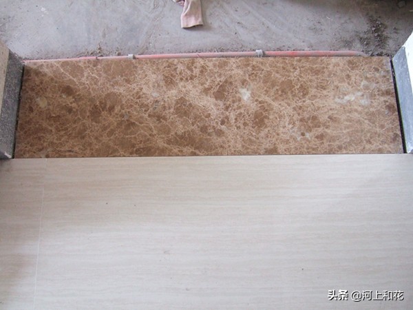 泥瓦匠的铺砖技巧,泥瓦匠地砖铺贴方法