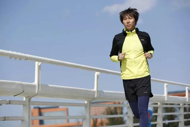 李铁国足搞笑训练,国足主帅李铁谈对阵