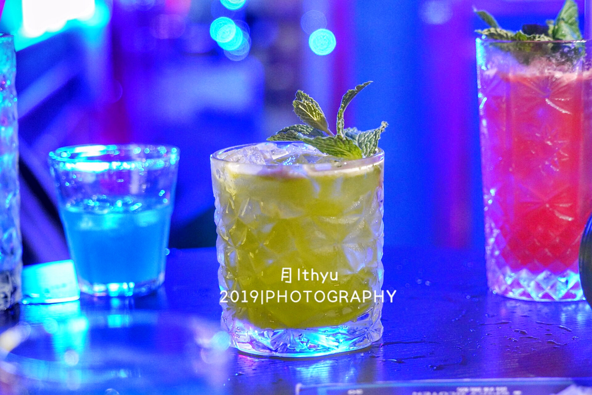 今夜就独饮娜娜是个女人，沉醉在鼓浪屿的夜色中