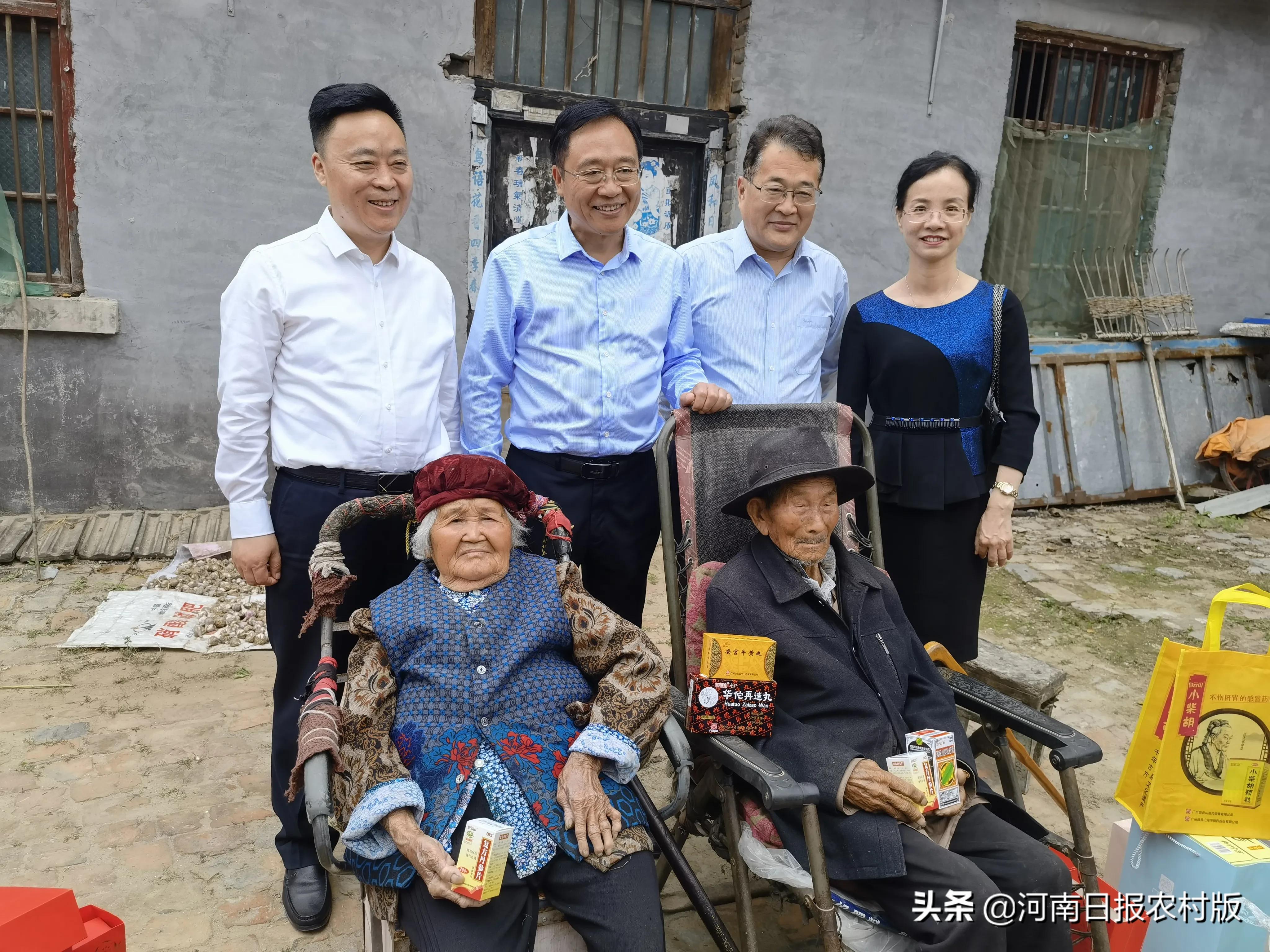 广药集团献爱心，为宁陵县百岁长寿老人赠送“粤光宝盒”