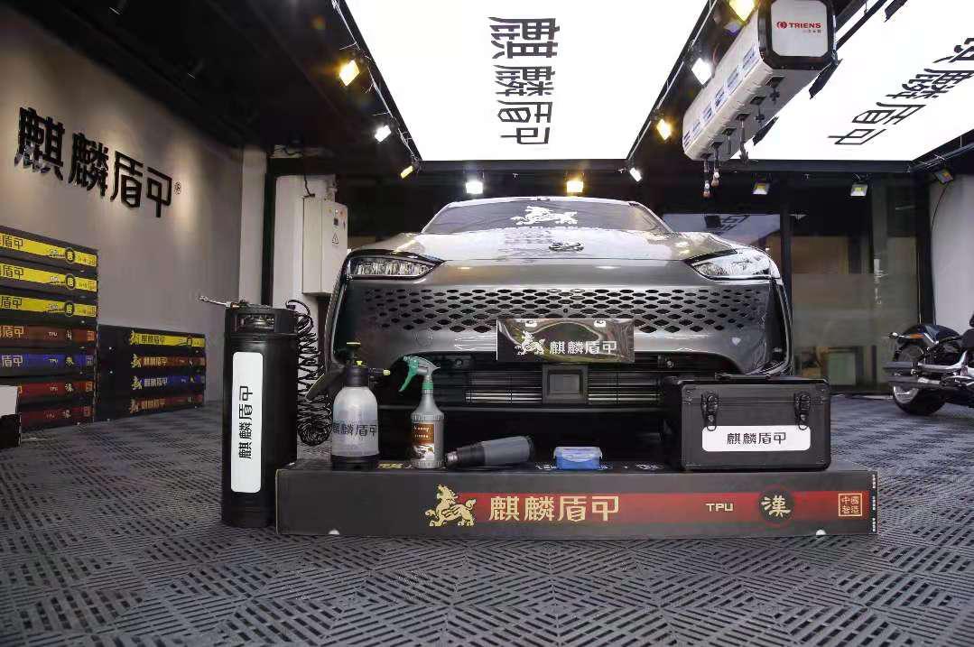 有划痕补漆可以直接贴隐形车衣吗,车漆有很多小伤适合贴隐形车衣吗