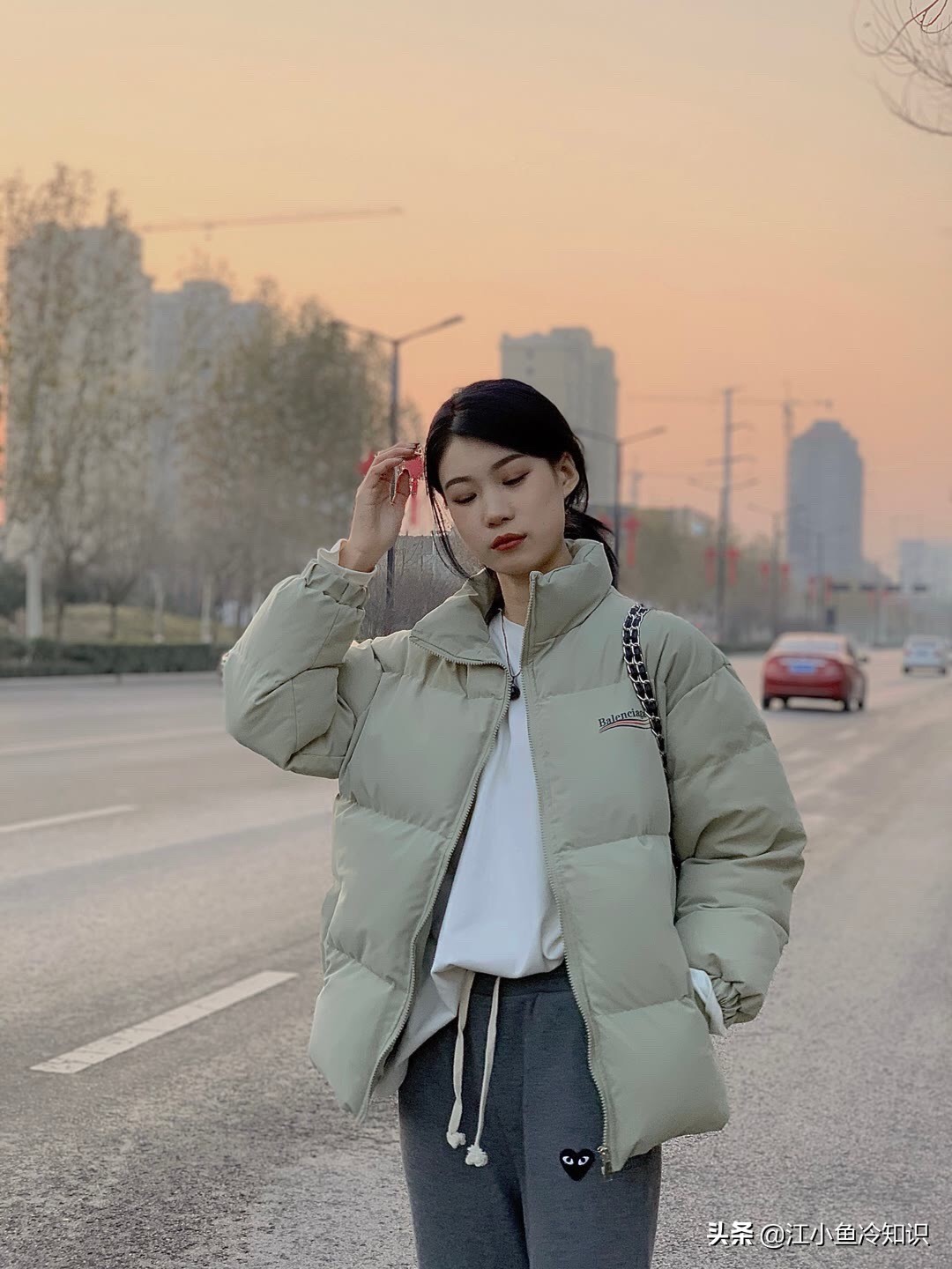 巴黎世家新出淡绿色羽绒服➕NB2002r冬天这么穿太绝美了