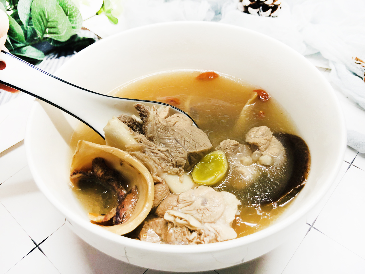 鲜墨鱼煲什么汤好喝,煲鲜墨鱼汤正宗做法