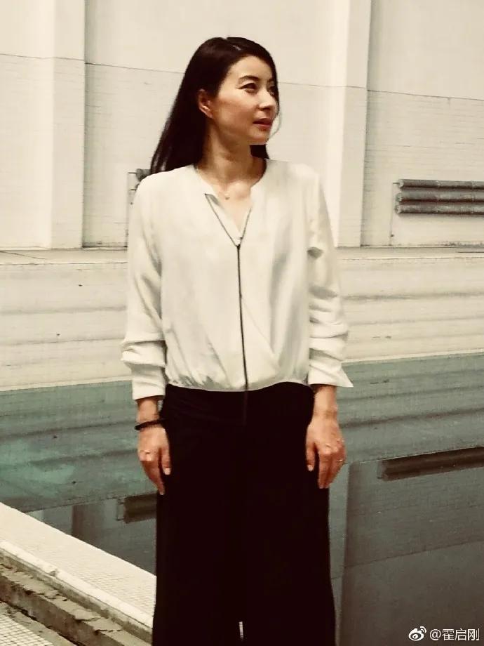 三房太太，13名子女，争夺几百亿家产，霍家宫斗比港剧精彩多了