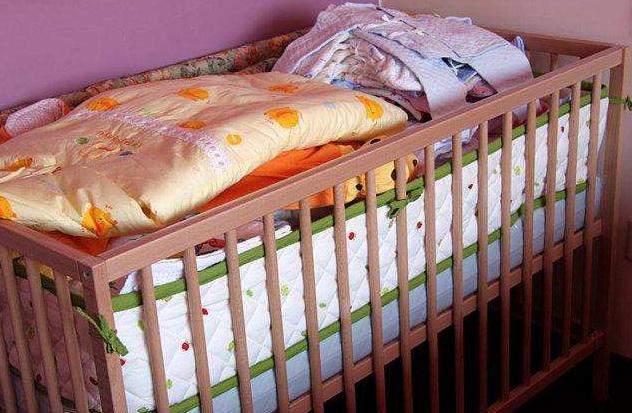 宝宝的旧衣服扔掉好不好,宝宝的旧衣服送别人不要