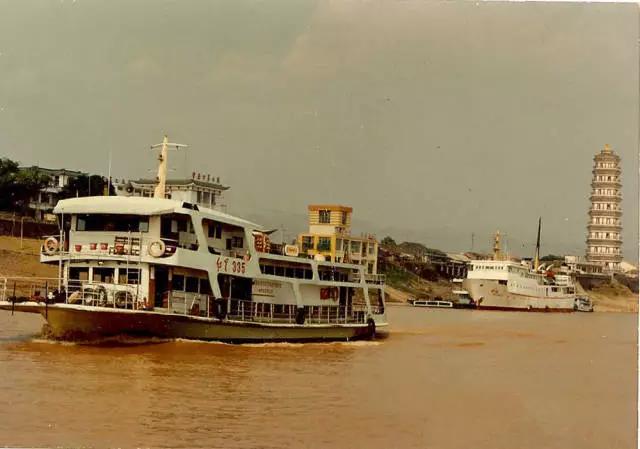 搭过这种船的梧州人,都已经老了!好好珍藏吧!你搭过吗?