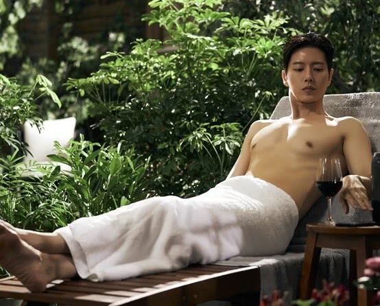 韩国猛男秀8块腹肌人鱼线,韩国猛男秀肌肉