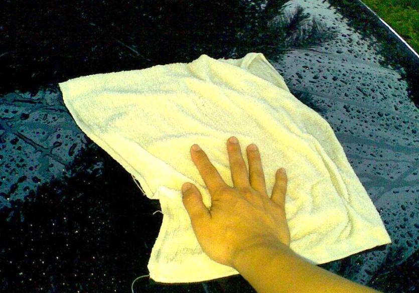 车上放一块湿抹布有什么作用,为什么老司机都喜欢车里放湿抹布