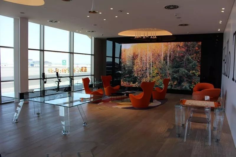 迪拜机场豪华VIP私人候机楼,还可试驾布加迪威龙,简直壕气冲天