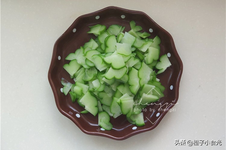 这个菜营养又丰富大人小孩都爱吃,春天这个菜和鸡蛋炒一炒营养翻倍