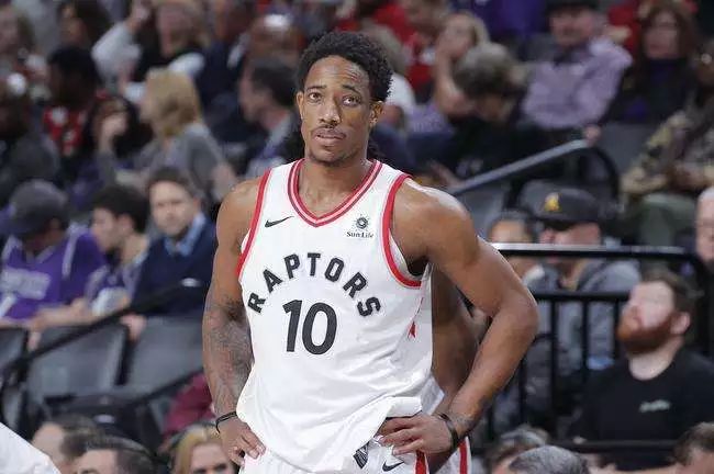 催泪了！任何球队都会没落，唯独它不行，因为我们接受不了