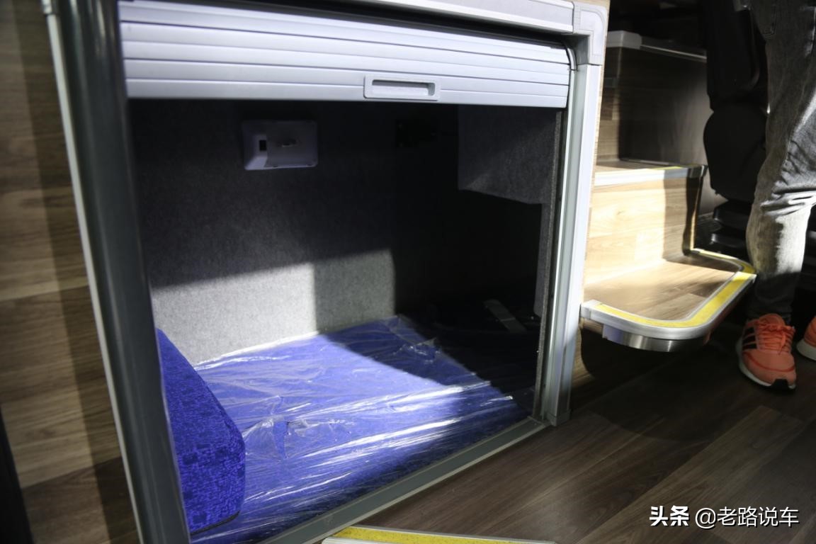 海格6127旅行家客车豪华版,海格旅游大巴