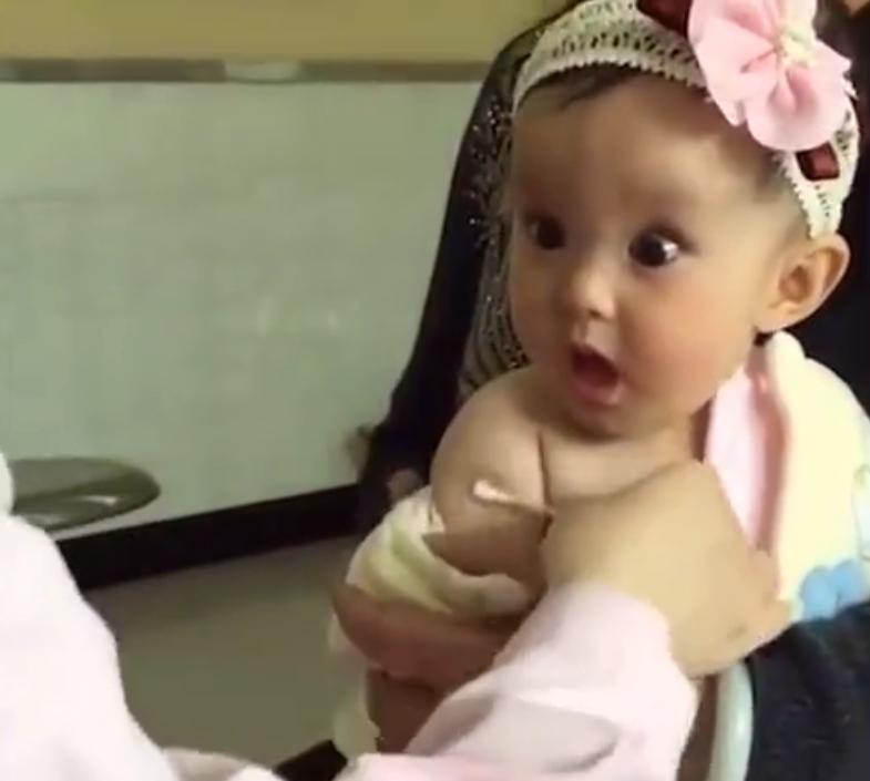 可爱萌娃打预防针,萌宝打针前听到哭声