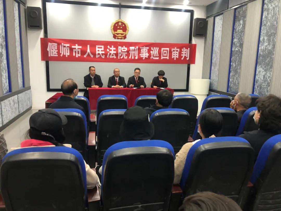 巡回审判进乡村普法为民零距离,巡回审判进家中法官炕边解纠纷