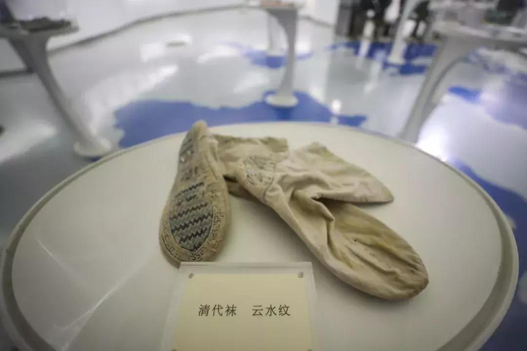 靠一分钱利润拿下全球三分之一市场份额：这是一双被低估的袜子