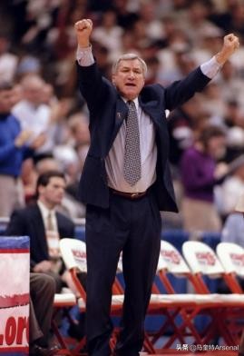 三分时代库里三分耀眼，乔丹时代三分神射手成北卡第一位黑人主帅