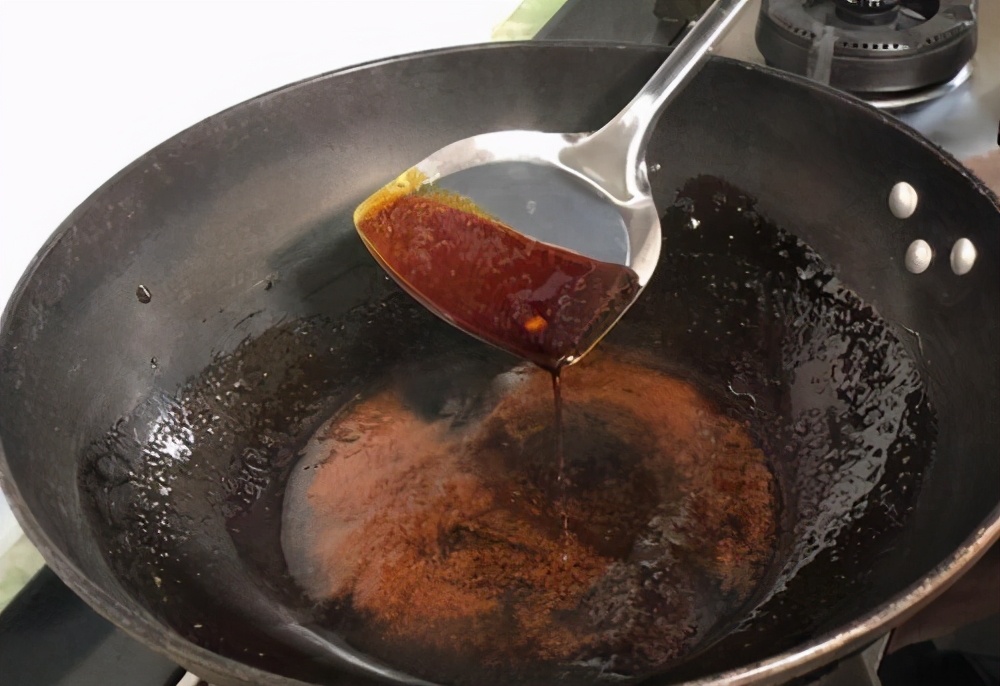 做红烧肉用白糖炒糖色还是冰糖好,炒糖色用白糖教程