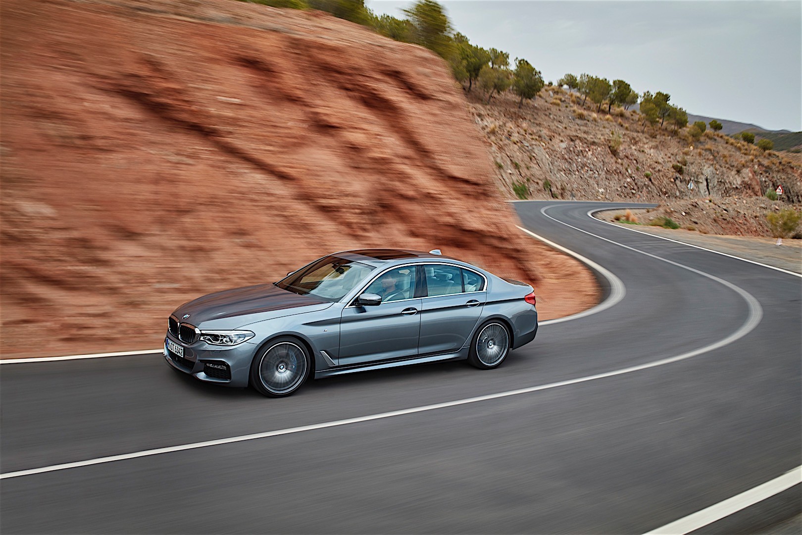 开宝马5系一般收入多少,买宝马5系的人收入水平