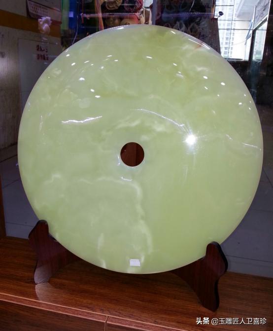 为什么说玉养人三年人养玉一生,为什么说人养玉三年玉养人一生呢