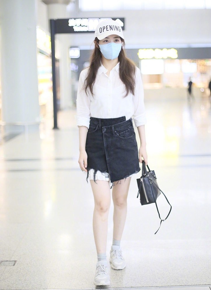 31岁张含韵穿衣,张含韵舞台一秒换装是怎么做到的