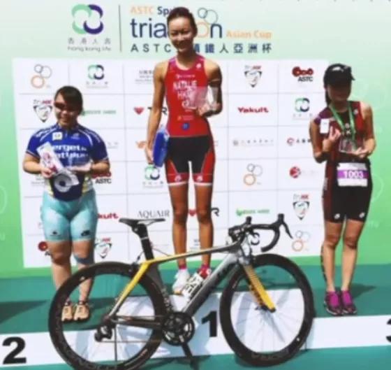 男星劈腿娶小20岁大学生，婚后却被多次出轨，网友：这就是报应