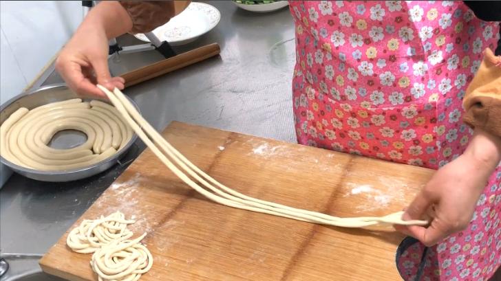 2分钟学会拉面的家常做法，健康无硼，我家隔三差五就做，太香了