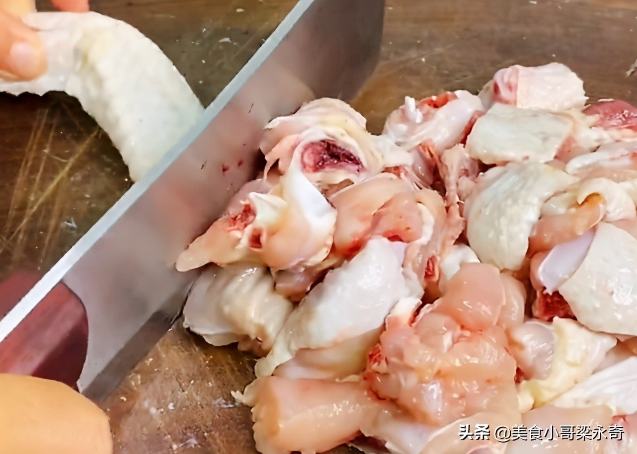 炖鸡焯水最正确的做法,炖鸡时千万不要焯水