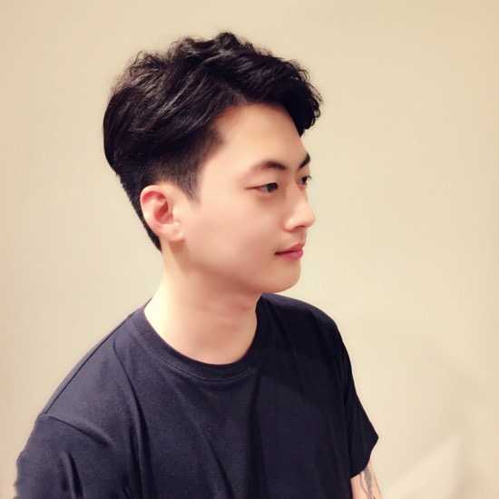 头发两侧炸毛怎么解决,男生头发两侧炸毛一招完美解决