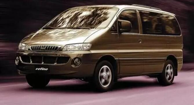 车标神似奔驰的国产汽车：净利跌近8成，今沦为蔚来汽车代工厂！